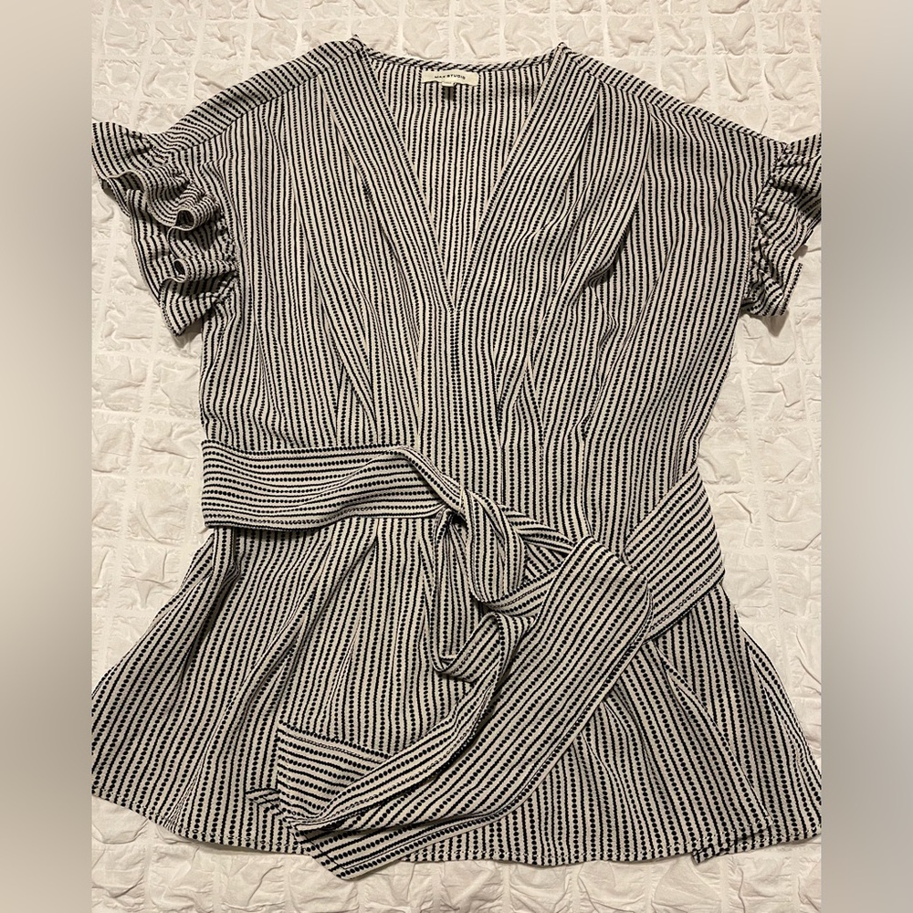 Max Studio Women’s Ruffle Sleeve and Waist Tie Blouse Sz. Medium